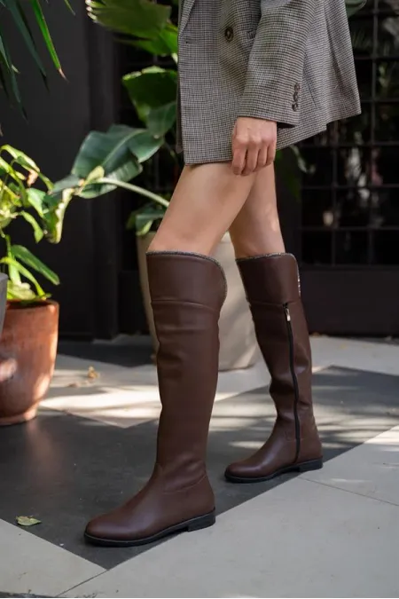 Bottes longues en cuir marron pour femme avec détails en pierre Bottes longues en cuir marron pour femme avec détails en pierre