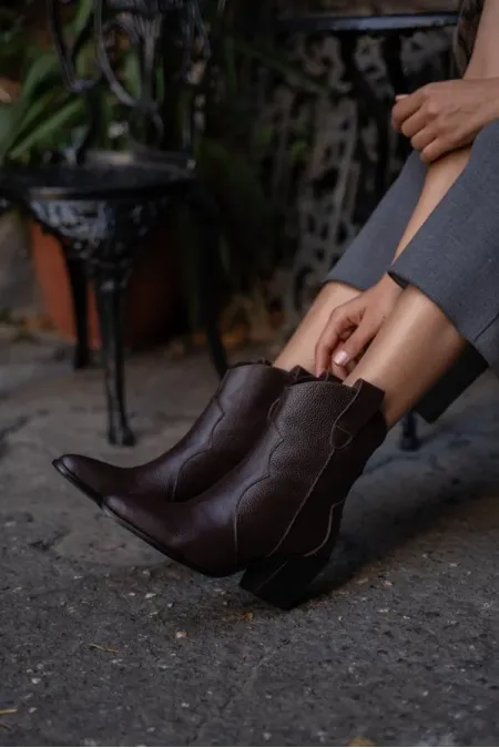 Bottes de cowboy en cuir véritable brodées et à talons marron