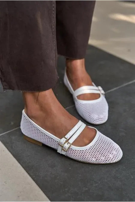 Ballerines blanches en résille avec double ceinture