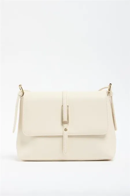 Sac à main et bandoulière crème avec boucle dorée détaillée Sac à main et bandoulière crème avec boucle dorée détaillée