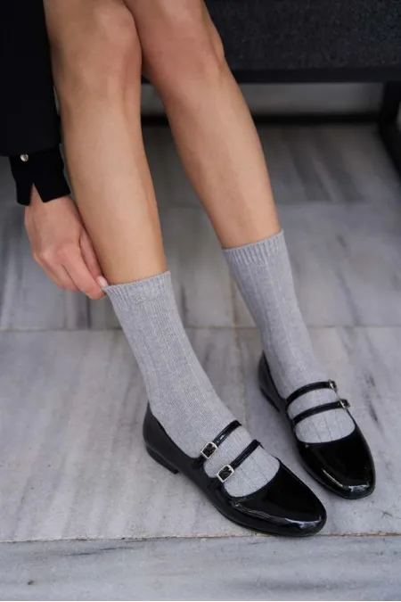 Ballerines à double ceinture en cuir verni noir