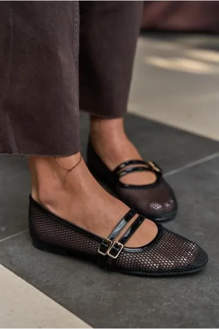Ballerine en maille détaillée à double ceinture noire