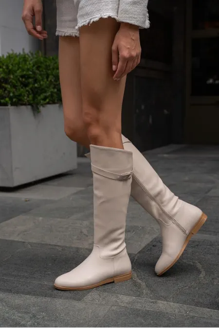 Bottes hautes en cuir beige à ceinture