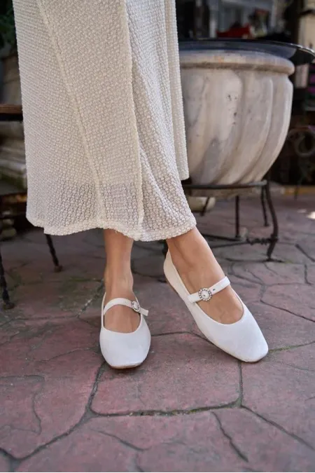 Ballerine beige velours à bout rond et bride unique Ballerine beige velours à bout rond et bride unique