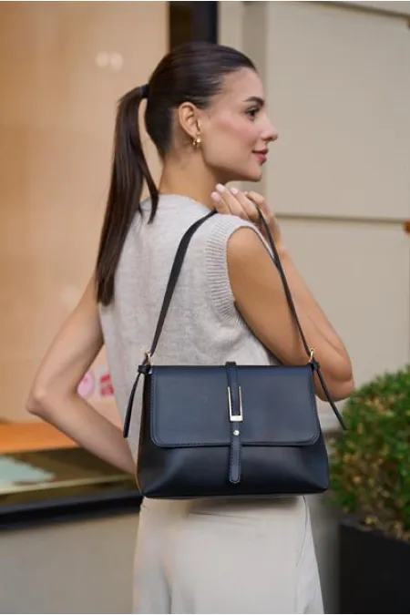 Sac à main et bandoulière noir avec boucle dorée Merry Sac à main et bandoulière noir avec boucle dorée Merry