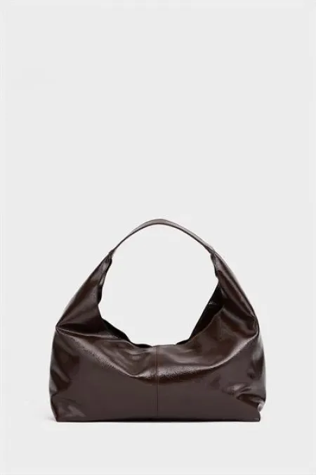 Sac à main et bandoulière en cuir verni brillant, cuir verni marron