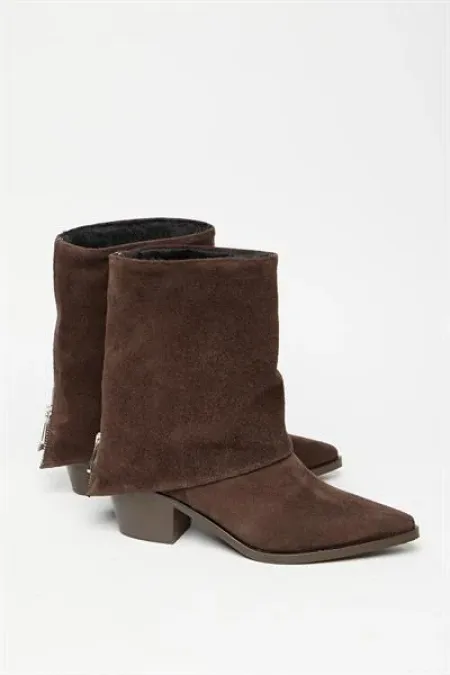 Kadın Kahverengi Süet Western Hakiki Deri Topuklu Bot – Sivri Burun & Fermuar Detaylı