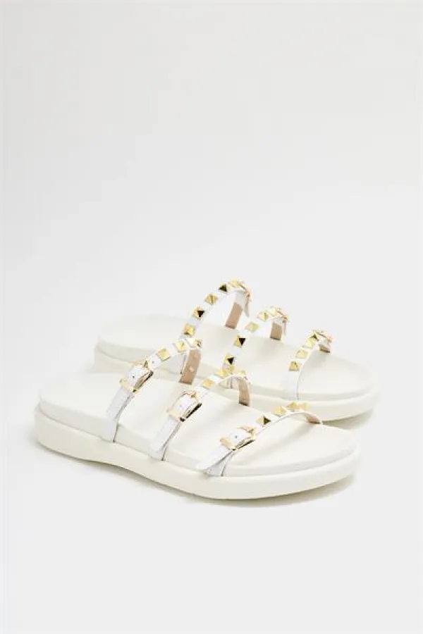 Chaussons tendance blancs à clous dorés