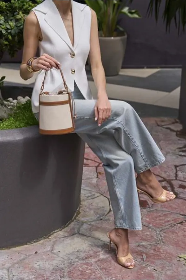 Sac seau en toile beige à main et à bandoulière avec coutures contrastées