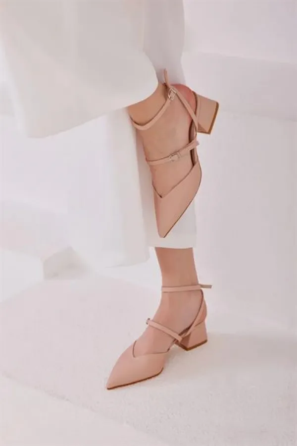 Chaussures à talons et bride arrière avec ceinture en vison