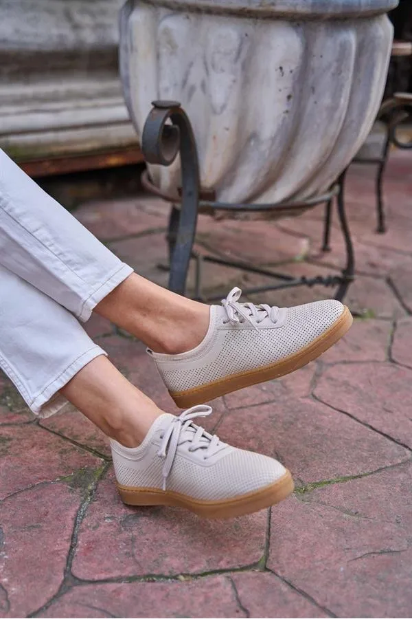 Baskets texturées en maille beige