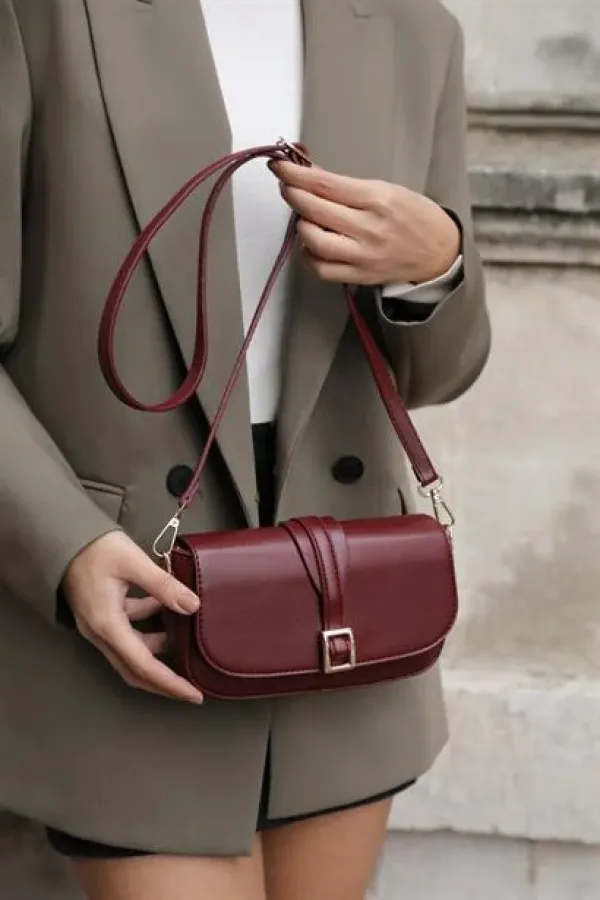 Sac bandoulière à boucle Alina pour femme - Bordeaux