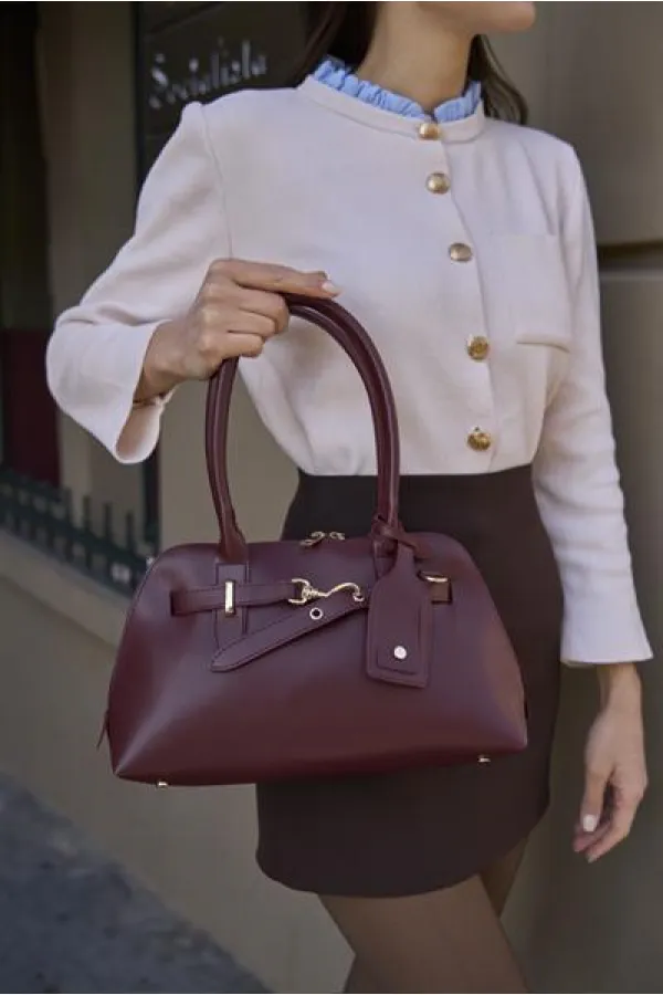 Sac rétro avec accessoires dorés, sac à main et sac bandoulière, bordeaux