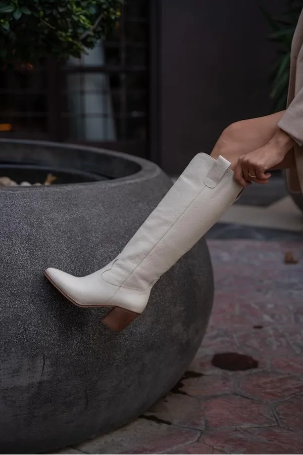 Bottes de cowboy à talons et brodées en cuir véritable beige