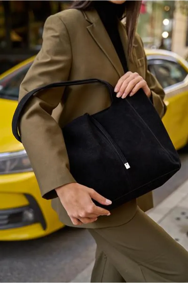 Sac à main et à bandoulière en daim souple avec détails en dentelle et daim noir