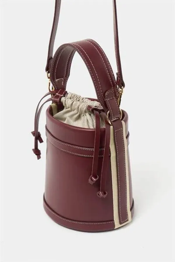 Sac seau à coutures contrastées bordeaux, porté main ou bandoulière