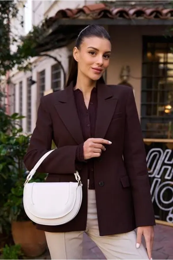 Sac bandoulière blanc avec surpiqûres contrastées Sac bandoulière blanc avec surpiqûres contrastées