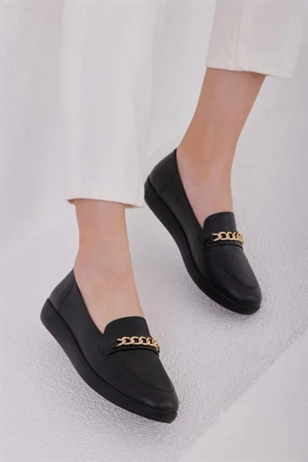 Ballerines noires avec détails en chaîne Ballerines noires avec détails en chaîne