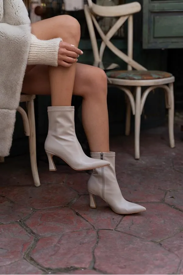 Bottines à talons fins beiges