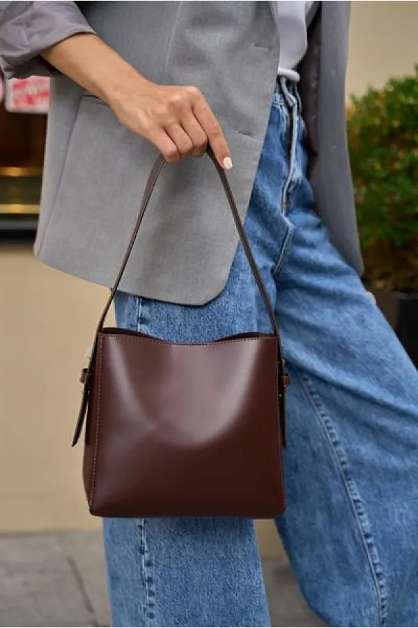 Sac à bandoulière ajustable en cuir souple marron