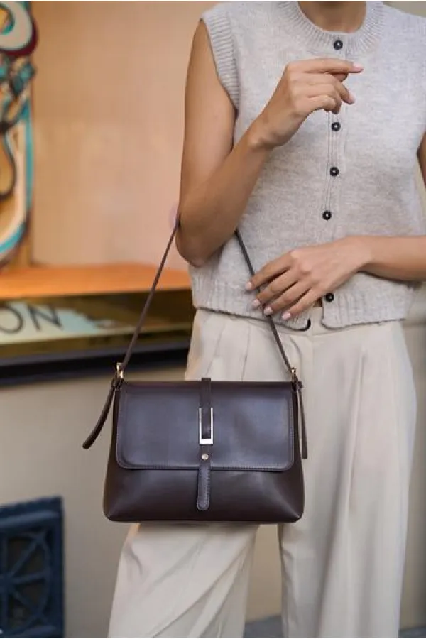 Sac à main et bandoulière marron avec boucle dorée Merry Sac à main et bandoulière marron avec boucle dorée Merry