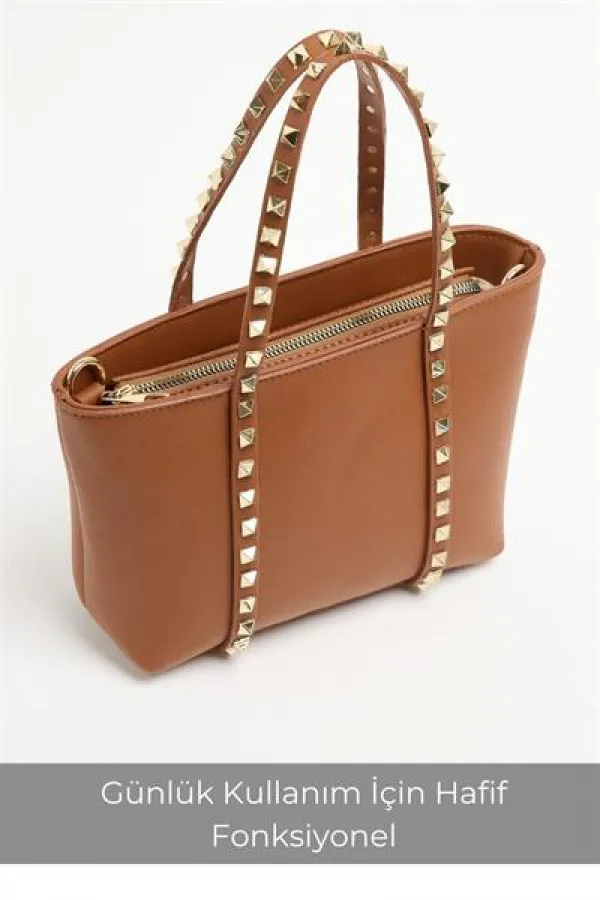 Sac à main et à bandoulière en cuir PU beige pour femme, petit format, avec boucle et détails cloutés