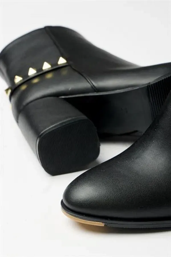 Bottes modernes à talons carrés et clous dorés noirs - Élégantes