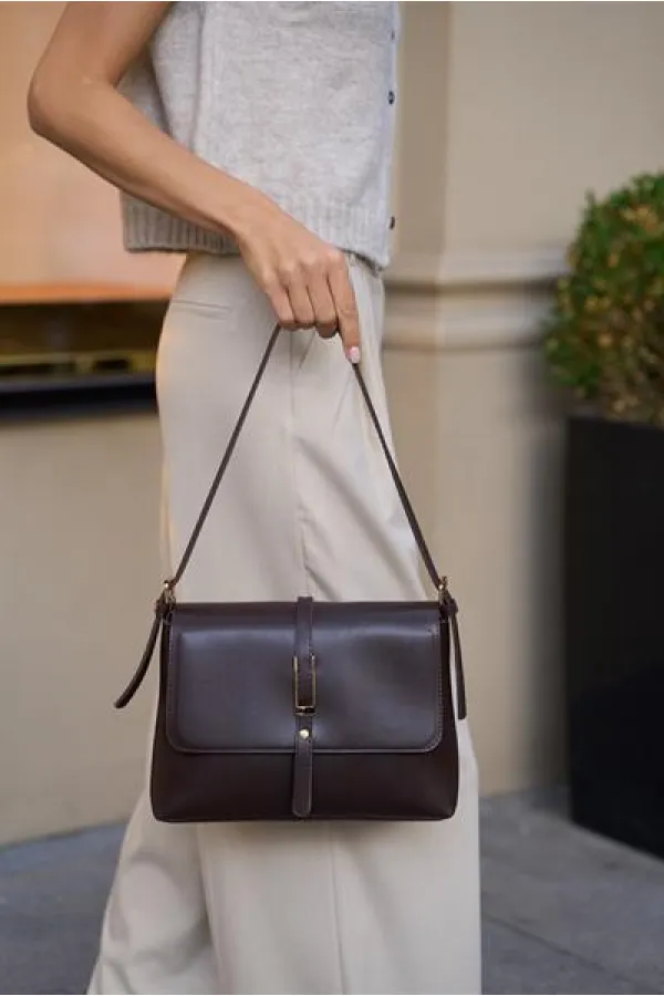 Sac à main et bandoulière marron avec boucle dorée Merry Sac à main et bandoulière marron avec boucle dorée Merry