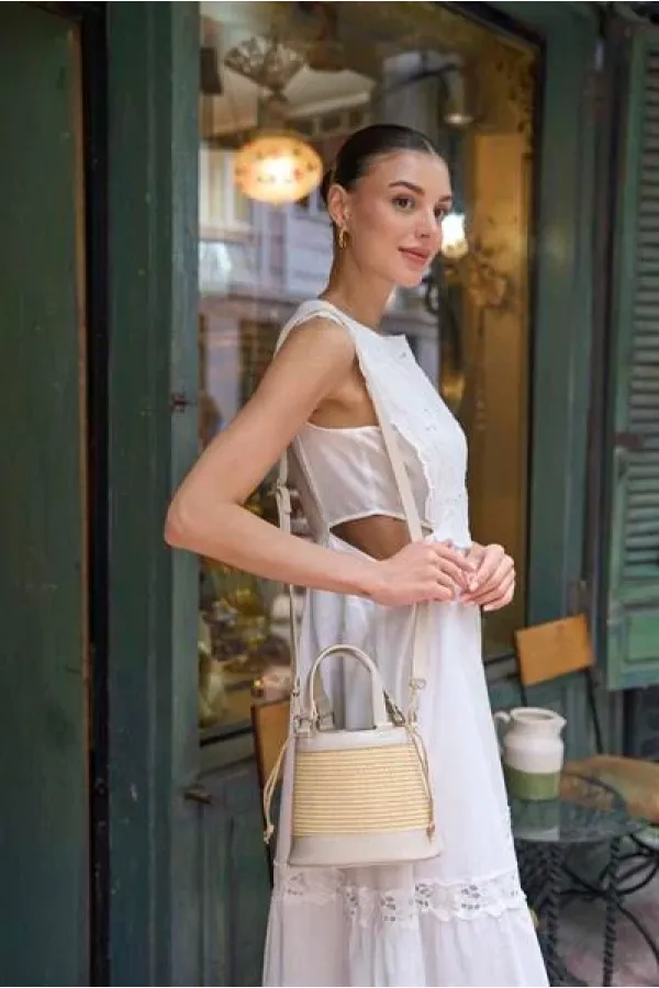 Sac seau à main et à bandoulière de style bohème en paille crème