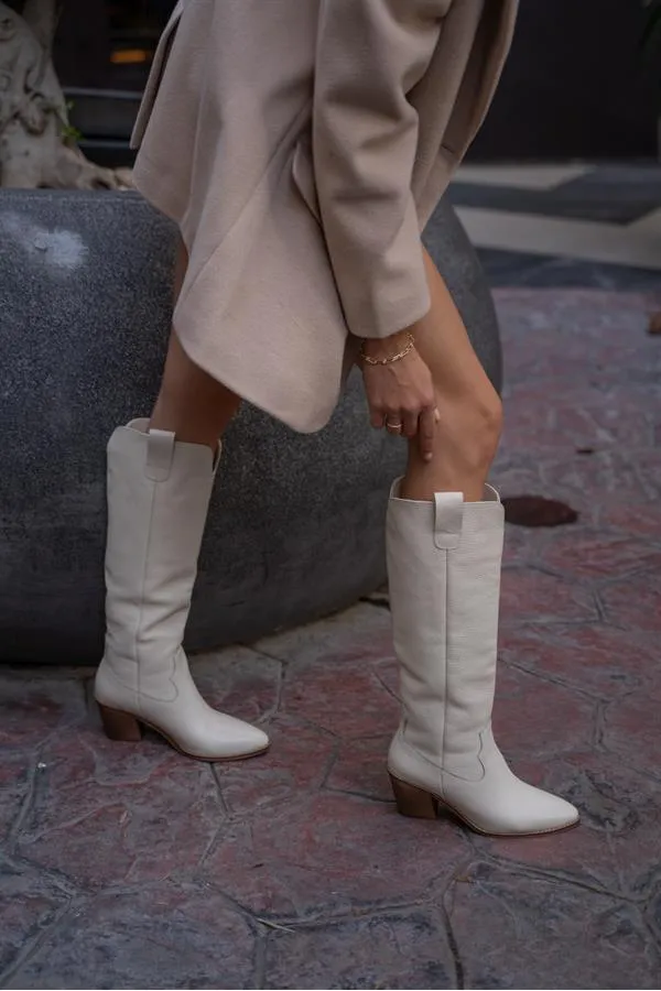 Bottes de cowboy à talons et brodées en cuir véritable beige