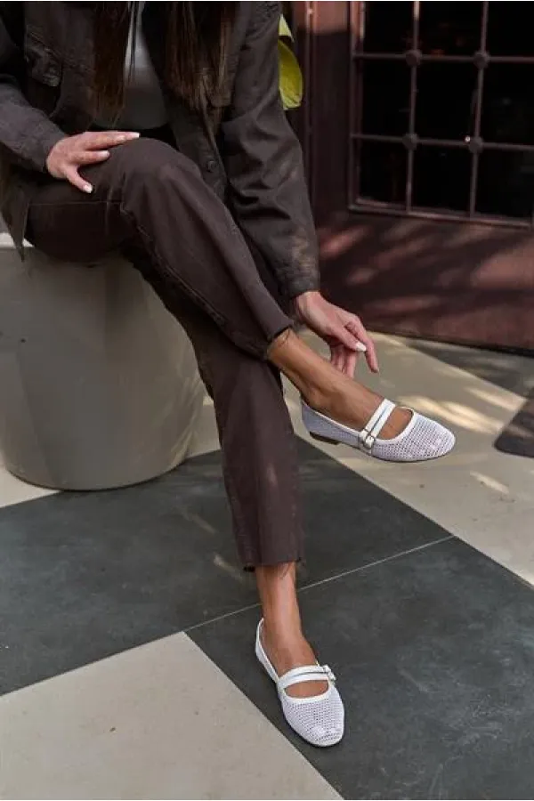 Ballerines blanches en résille avec double ceinture