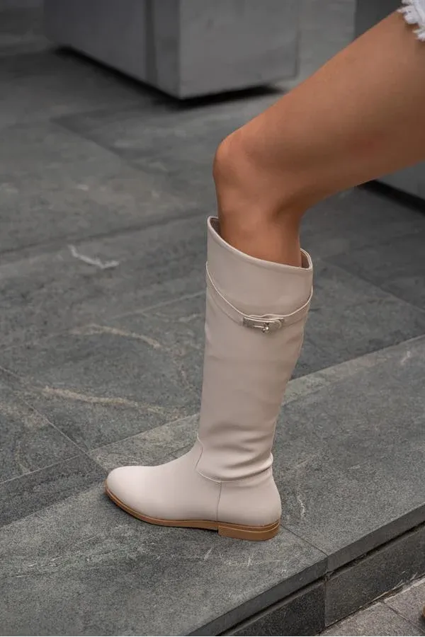 Bottes hautes en cuir beige à ceinture
