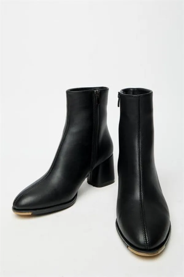 Bottes et bottines noires à talons hauts pour femme – Modèle élégant à porter au quotidien avec fermeture éclair