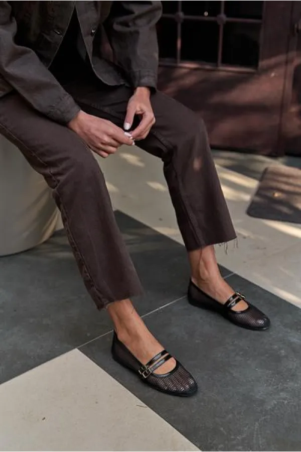 Ballerine en maille détaillée à double ceinture noire