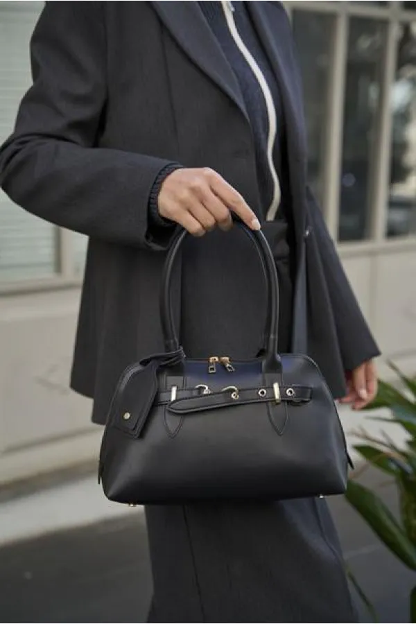 Sac à main et sac à bandoulière rétro noir avec accessoires dorés