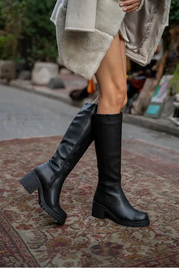 Bottes à talons hauts noires Bottes à talons hauts noires