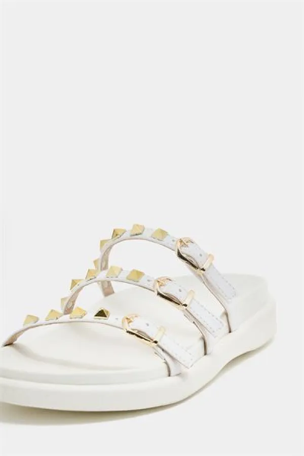 Chaussons tendance blancs à clous dorés