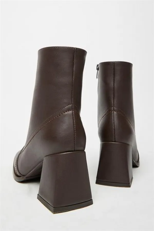 Bottes et bottines à talons plats marron pour femme – Fermeture éclair, style décontracté et élégant Bottes et bottines à talons plats marron pour femme – Fermeture éclair, style décontracté et élégant