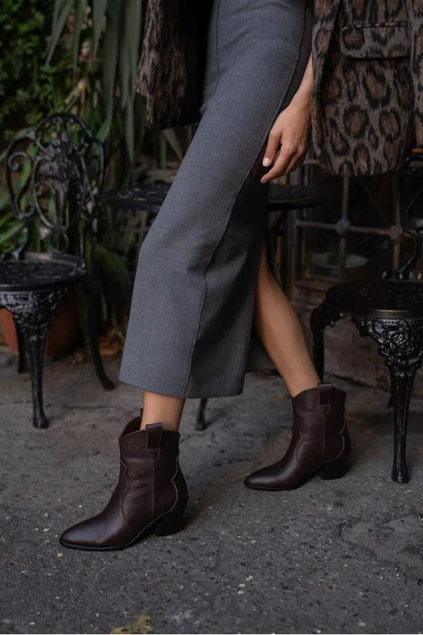 Bottes de cowboy en cuir véritable brodées et à talons marron