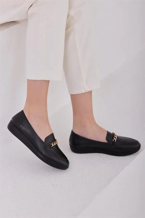 Ballerines noires avec détails en chaîne Ballerines noires avec détails en chaîne