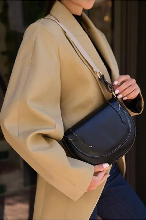 Sac à main et sac à bandoulière à coutures contrastées noir