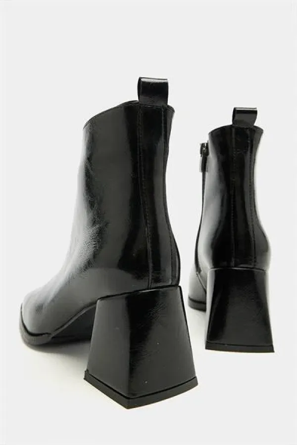 Bottes courtes à talons et bout émoussé en cuir verni – Cuir brillant Forme moderne Cuir verni noir