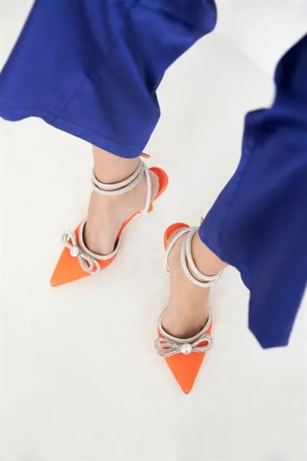 Chaussures à talons hauts en satin avec nœud à la cheville et pierre, orange Chaussures à talons hauts en satin avec nœud à la cheville et pierre, orange