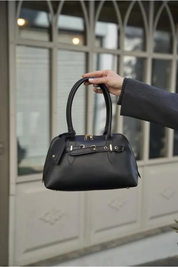 Sac à main et sac à bandoulière rétro noir avec accessoires dorés