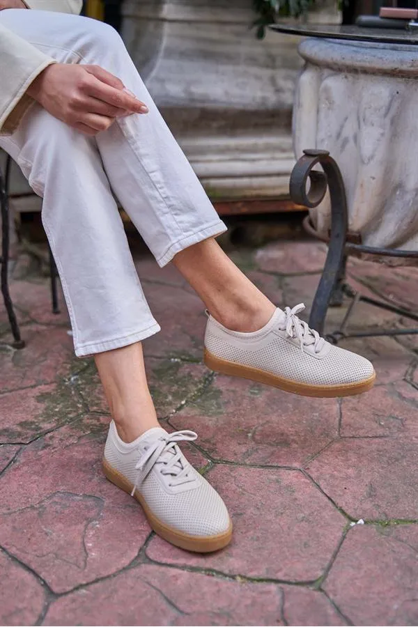 Baskets texturées en maille beige
