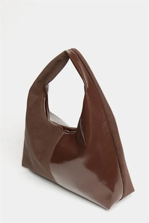 Sac cabas à bandoulière pour femme en daim marron et cuir verni contrasté - Modèle vintage souple