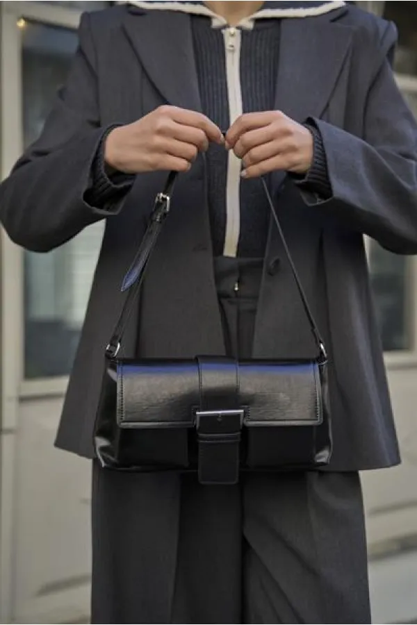 Sac à main et à bandoulière enduit noir