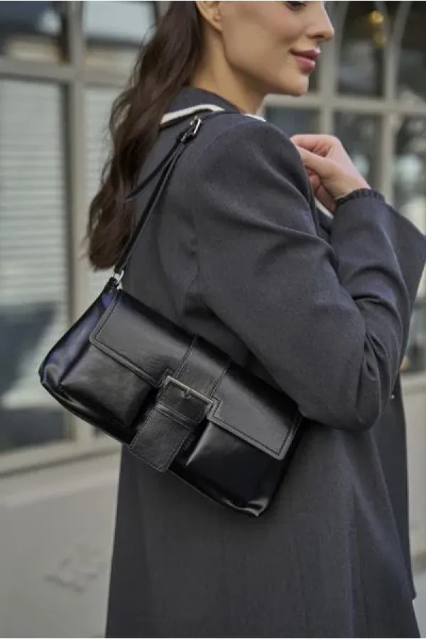 Sac à main et à bandoulière enduit noir