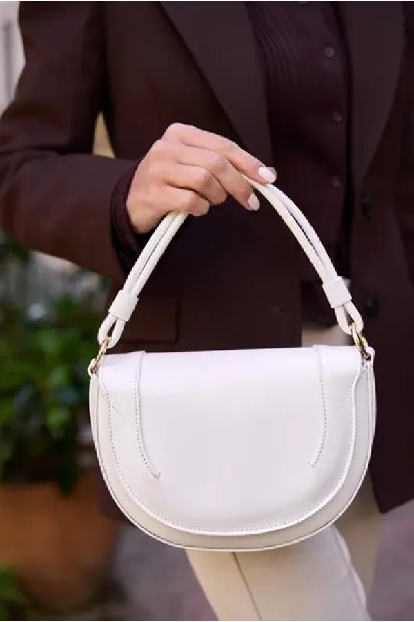 Sac bandoulière blanc avec surpiqûres contrastées Sac bandoulière blanc avec surpiqûres contrastées