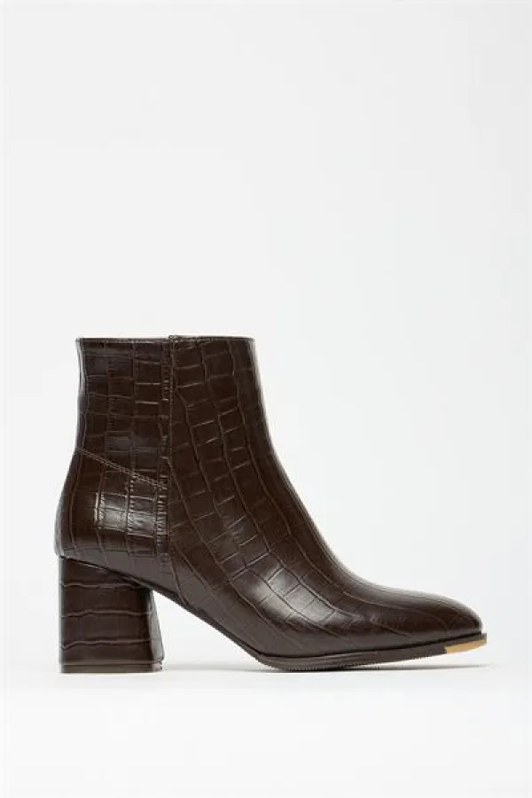 Bottes et bottines en crocodile marron